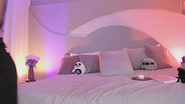 Nicolle W online show from 10-31-25, 11:55