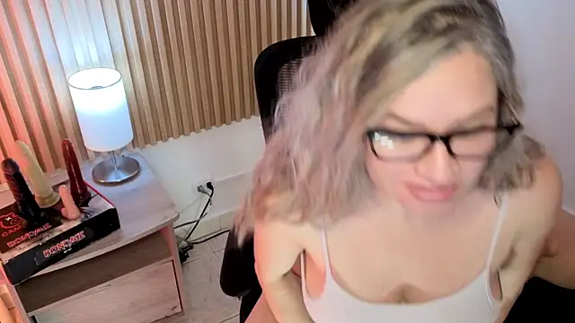 MarianL0ve online show from 11-15-25, 12:13