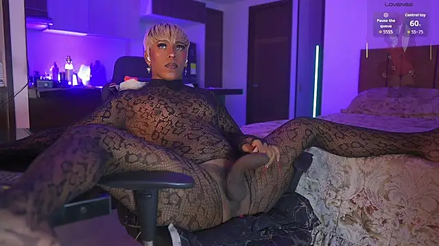 Snapshot of AmberRaus chatting on 11-04-25, 01:48 AmberRaus online show from 11-04-25, 01:48