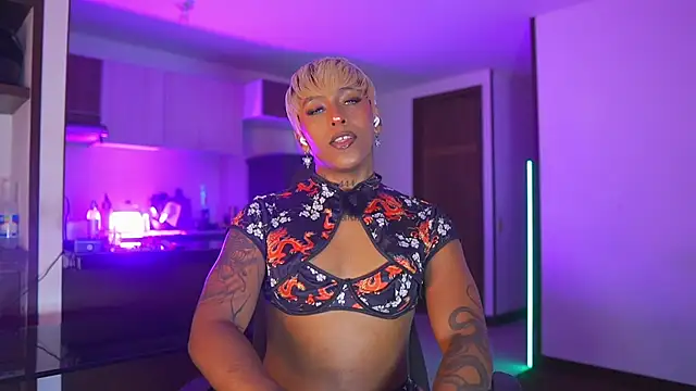 Snapshot of AmberRaus chatting on 11-11-25, 04:45 AmberRaus online show from 11-11-25, 04:45