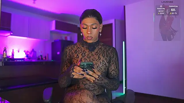 Snapshot of AmberRaus chatting on 11-15-25, 03:37 AmberRaus online show from 11-15-25, 03:37