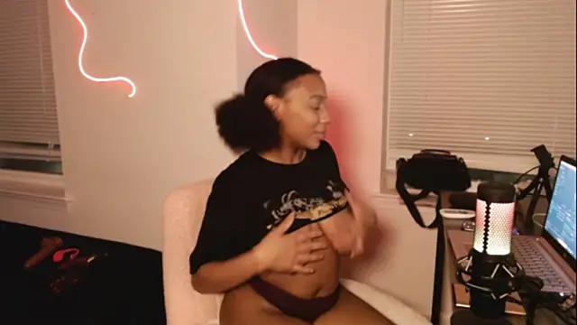 EatSweetMolly online show from 02-07-25, 04:59