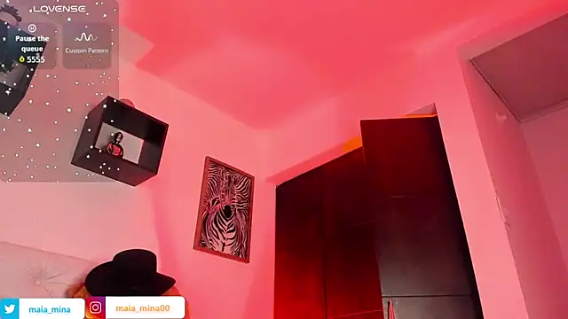 Snapshot of Sharon_smiith chatting on 10-04-25, 12:19 Sharon smiith online show from 10-04-25, 12:19