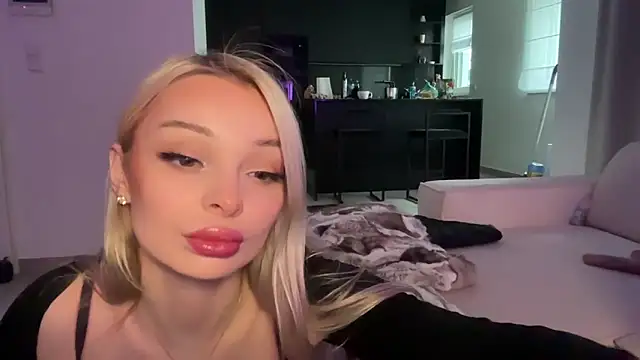 Snapshot of HannaXLove chatting on 02-01-26, 03:10 HannaXLove online show from 02-01-26, 03:10