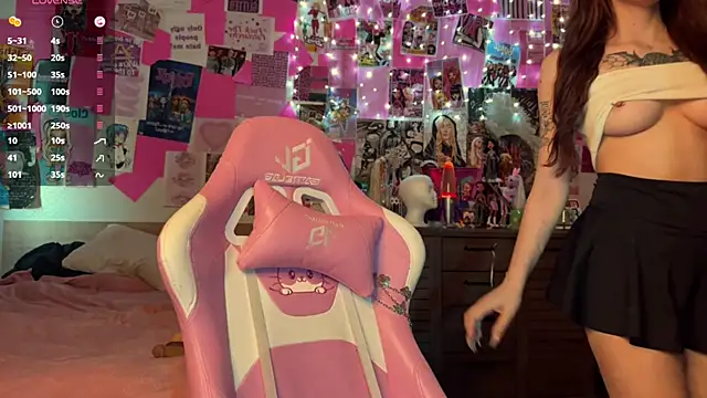 Snapshot of boobsybootie chatting on 09-30-25, 04:28 boobsybootie online show from 09-30-25, 04:28