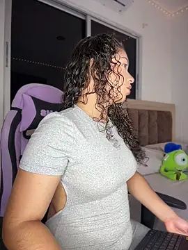 Snapshot of Shara_dreams chatting on 03-11-26, 12:27 Shara dreams online show from 03-11-26, 12:27