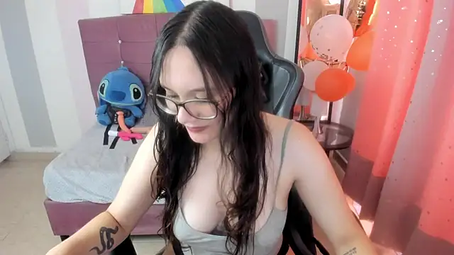 Snapshot of Wanda_sg chatting on 05-16-26, 04:50 Wanda sg online show from 05-16-26, 04:50