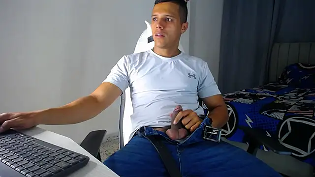 Snapshot of DavidAngell7 chatting on 12-18-25, 04:51 DavidAngell7 online show from 12-18-25, 04:51