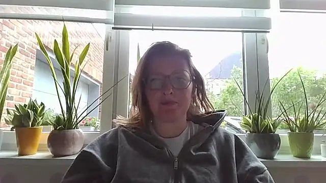 LiquidLeonie online show from 05-05-26, 06:54