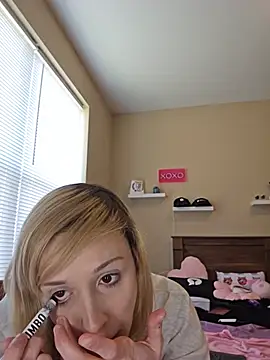 AmethystFoxx online show from 06-12-26, 05:23
