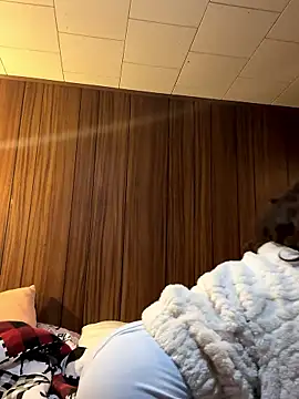 Snapshot of Mini_And_The_Bear chatting on 01-13-26, 09:42 Mini And The Bear online show from 01-13-26, 09:42