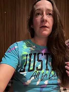 Snapshot of Mini_And_The_Bear chatting on 02-13-26, 07:10 Mini And The Bear online show from 02-13-26, 07:10