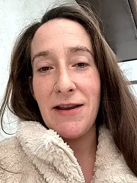 Snapshot of Mini_And_The_Bear chatting on 02-15-26, 09:55 Mini And The Bear online show from 02-15-26, 09:55