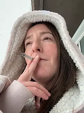 Snapshot of Mini_And_The_Bear chatting on 02-19-26, 07:43 Mini And The Bear online show from 02-19-26, 07:43