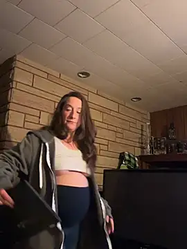 Snapshot of Mini_And_The_Bear chatting on 02-25-26, 12:09 Mini And The Bear online show from 02-25-26, 12:09