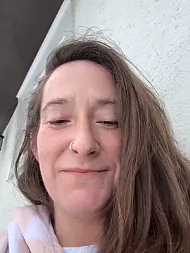 Snapshot of Mini_And_The_Bear chatting on 02-27-26, 04:29 Mini And The Bear online show from 02-27-26, 04:29