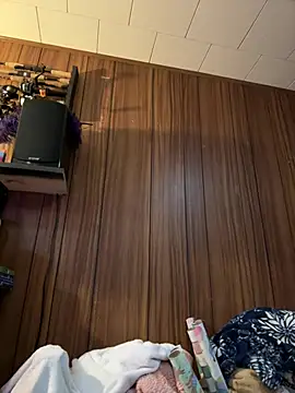 Snapshot of Mini_And_The_Bear chatting on 03-12-26, 03:40 Mini And The Bear online show from 03-12-26, 03:40