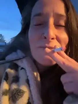 Snapshot of Mini_And_The_Bear chatting on 03-15-26, 12:27 Mini And The Bear online show from 03-15-26, 12:27