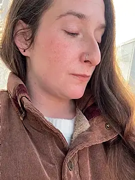 Mini And The Bear online show from 04-19-26, 01:10