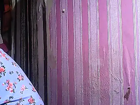 Snapshot of sweetsosie18 chatting on 03-15-25, 06:14 sweetsosie18 online show from 03-15-25, 06:14