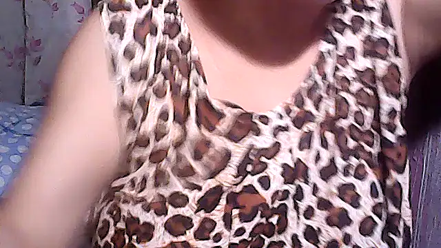 Snapshot of sweetsosie18 chatting on 09-09-25, 05:29 sweetsosie18 online show from 09-09-25, 05:29