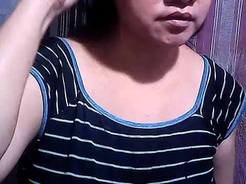 Snapshot of sweetsosie18 chatting on 10-13-25, 04:07 sweetsosie18 online show from 10-13-25, 04:07