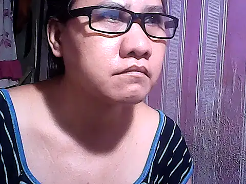 Snapshot of sweetsosie18 chatting on 10-14-25, 04:13 sweetsosie18 online show from 10-14-25, 04:13