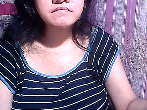 Snapshot of sweetsosie18 chatting on 10-15-25, 04:45 sweetsosie18 online show from 10-15-25, 04:45