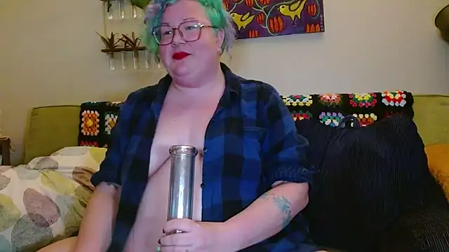 Snapshot of PotOfGreer chatting on 01-19-25, 10:49 PotOfGreer online show from 01-19-25, 10:49