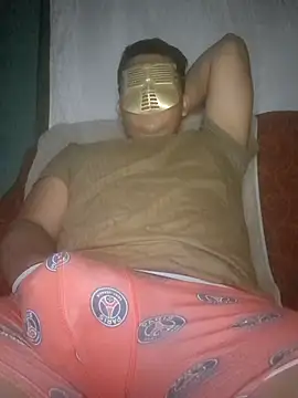 Efrain2090 online show from 12-04-25, 10:24