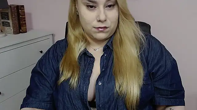 Snapshot of XgloryHAILEY chatting on 03-04-25, 10:27 XgloryHAILEY online show from 03-04-25, 10:27