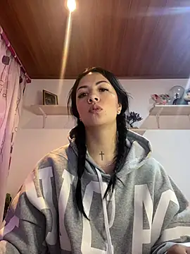 Snapshot of MadisonCambel chatting on 12-10-24, 01:22 MadisonCambel online show from 12-10-24, 01:22