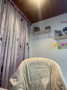 Snapshot of MadisonCambel chatting on 02-14-25, 01:34 MadisonCambel online show from 02-14-25, 01:34