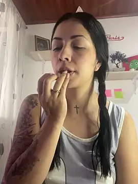 Snapshot of MadisonCambel chatting on 03-20-25, 01:04 MadisonCambel online show from 03-20-25, 01:04