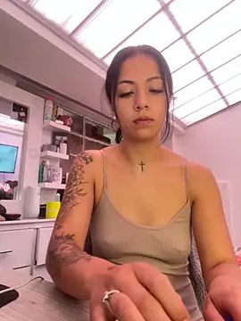 Snapshot of MadisonCambel chatting on 10-16-25, 03:57 MadisonCambel online show from 10-16-25, 03:57