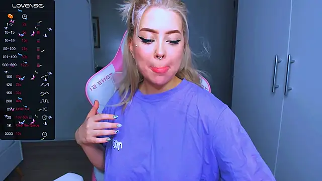 Snapshot of MonaLauu chatting on 12-09-24, 11:24 MonaLauu online show from 12-09-24, 11:24