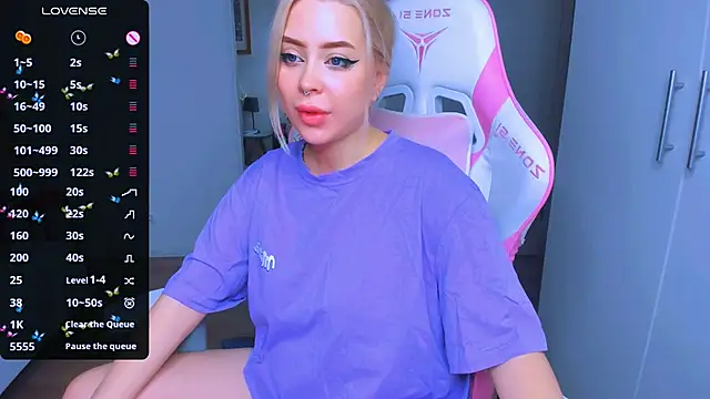 Snapshot of MonaLauu chatting on 12-10-24, 02:27 MonaLauu online show from 12-10-24, 02:27