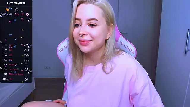 Snapshot of MonaLauu chatting on 12-13-24, 11:39 MonaLauu online show from 12-13-24, 11:39