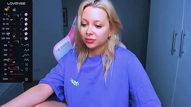 Snapshot of MonaLauu chatting on 12-22-24, 02:06 MonaLauu online show from 12-22-24, 02:06