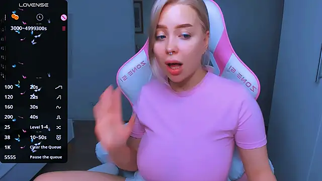 Snapshot of MonaLauu chatting on 12-28-24, 10:44 MonaLauu online show from 12-28-24, 10:44