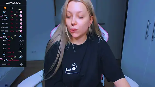 Snapshot of MonaLauu chatting on 01-15-25, 11:21 MonaLauu online show from 01-15-25, 11:21