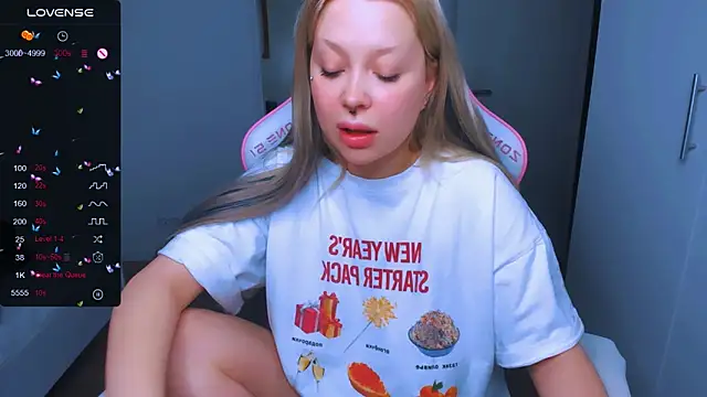 Snapshot of MonaLauu chatting on 01-16-25, 02:51 MonaLauu online show from 01-16-25, 02:51