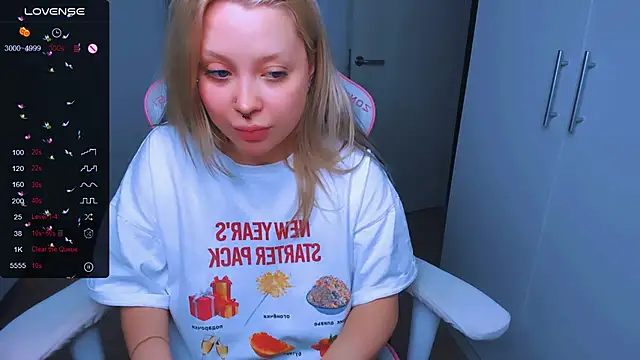 Snapshot of MonaLauu chatting on 01-16-25, 05:53 MonaLauu online show from 01-16-25, 05:53