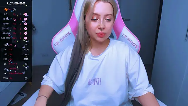 Snapshot of MonaLauu chatting on 01-29-25, 05:35 MonaLauu online show from 01-29-25, 05:35