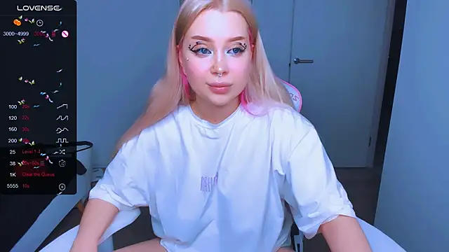 Snapshot of MonaLauu chatting on 03-11-25, 03:12 MonaLauu online show from 03-11-25, 03:12