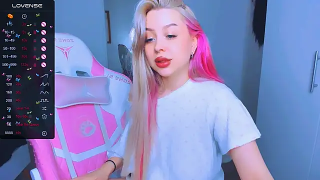 Snapshot of MonaLauu chatting on 03-19-25, 12:12 MonaLauu online show from 03-19-25, 12:12