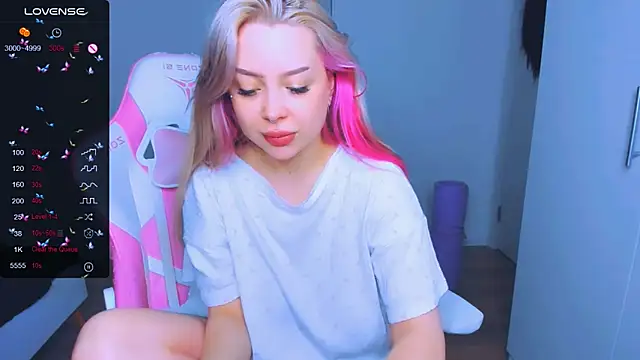 Snapshot of MonaLauu chatting on 03-19-25, 05:50 MonaLauu online show from 03-19-25, 05:50