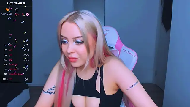 Snapshot of MonaLauu chatting on 03-20-25, 04:09 MonaLauu online show from 03-20-25, 04:09