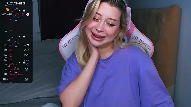 Snapshot of MonaLauu chatting on 09-28-25, 02:06 MonaLauu online show from 09-28-25, 02:06