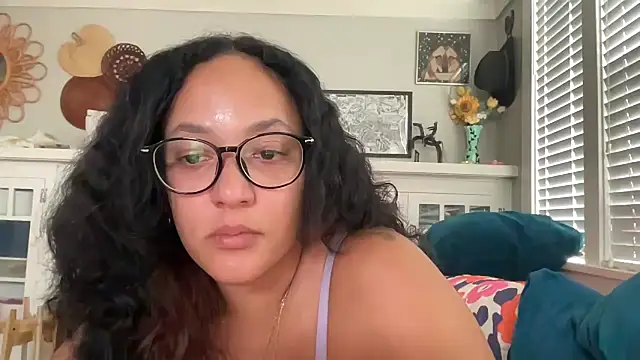 Snapshot of dreamyriri chatting on 02-15-26, 09:44 dreamyriri online show from 02-15-26, 09:44